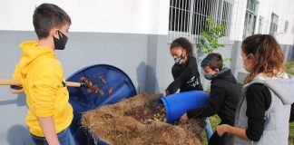 Duas escolas da rede municipal de São José trabalham compostagem