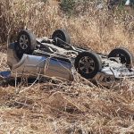 carro capotado em área de várzea - Deputado estadual e motorista sofrem acidente na BR-282 e são levados ao hospital