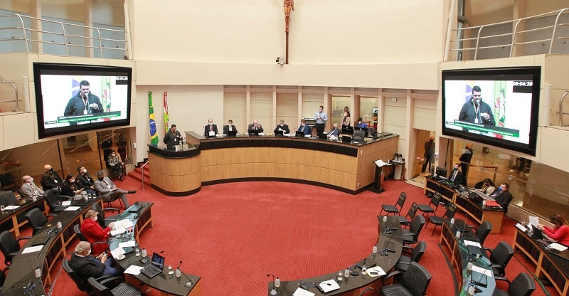 Governo de santa catarina descarta ajustes na reforma da previdência estadual - plenário da alesc durante audiência pública