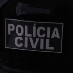 colete da polícia civil - Agressor de 25 anos que tentatava matar a ex é preso em São José