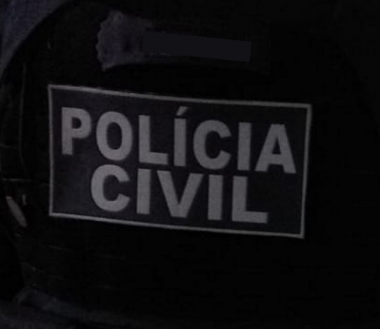 colete da polícia civil - Agressor de 25 anos que tentatava matar a ex é preso em São José