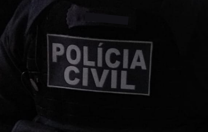 colete da polícia civil - Agressor de 25 anos que tentatava matar a ex é preso em São José