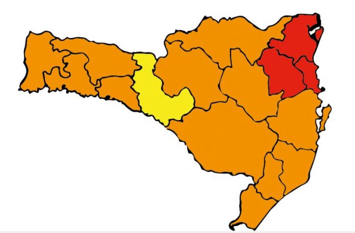 Santa Catarina apresenta redução de risco à Covid em 4 regiões