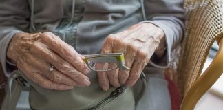 Palhoça lança programa para fornecer óculos de grau para idosos
