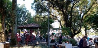 feira da freguesia retornou ao centro histórico de São josé apenas com barracas de gastronomia e artesanato