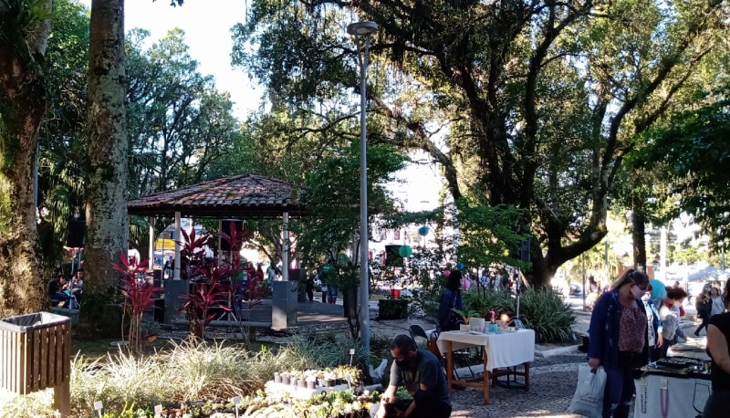 feira da freguesia retornou ao centro histórico de São josé apenas com barracas de gastronomia e artesanato