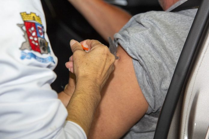 Vacinação contra Covid-19 em São José terá abertura de novos públicos nesta terça (6)