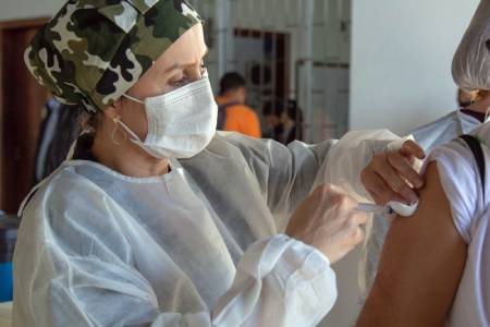 São José e Florianópolis vacinam população de 30 anos