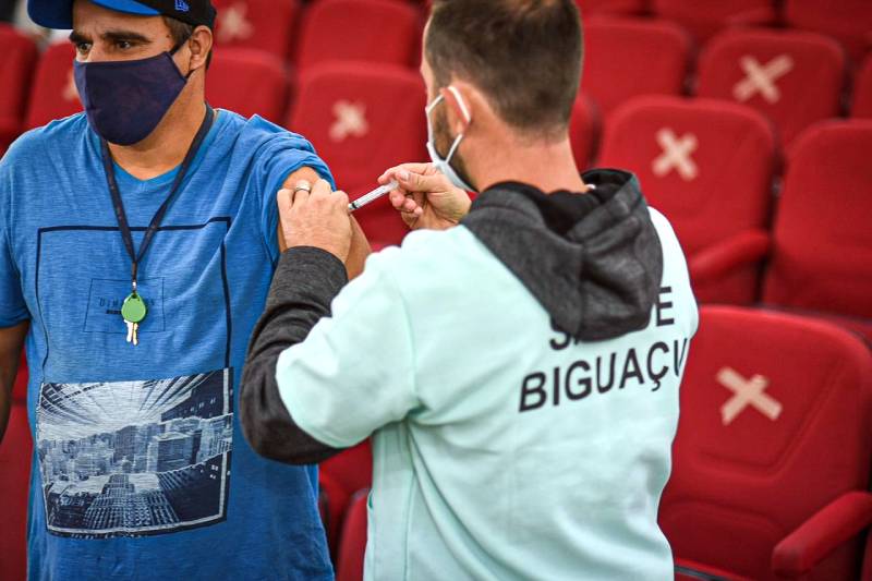 Biguaçu realiza maratona de 12 horas para aplicação da primeira dose em pessoas a partir dos 28 anos