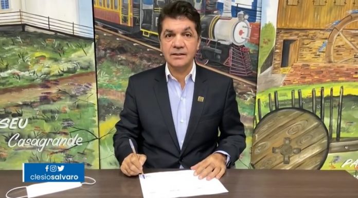 Prefeito que alegou "viadagem" para demitir professor será investigado pelo MPSC