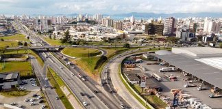 vista aérea do entroncamento da br-101 com a via expressa - Terceira faixa da BR-101 na Grande Florianópolis terá 5 km liberados