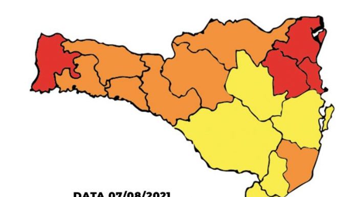 matriz de Risco à Covid em SC diminui em cinco regiões e aumenta em duas