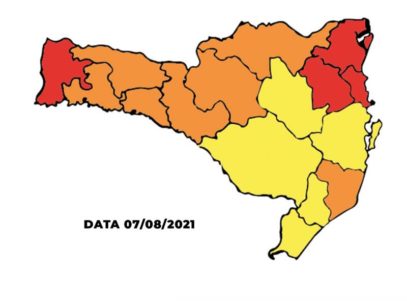 matriz de Risco à Covid em SC diminui em cinco regiões e aumenta em duas