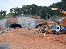 Construtora abre mais de 100 vagas de trabalho no contorno viário tunel em construção com máquinas em volta - Construtora abre mais de 100 vagas de trabalho no contorno viário