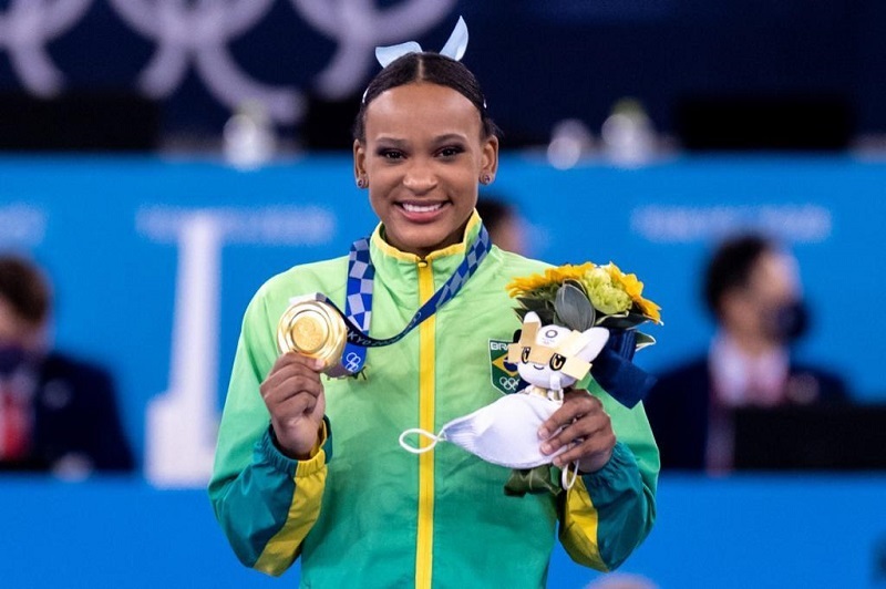 Rebeca Andrade ganha primeiro ouro da ginástica artística feminina