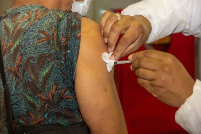 Vacinação contra a Covid-19 em São José terá horário ampliado neste sábado
