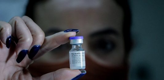 Adolescentes começam a ser vacinados contra Covid em setembro em SC