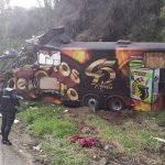 Acidente com ônibus da banda Garotos de Ouro mata vocalista na BR-282