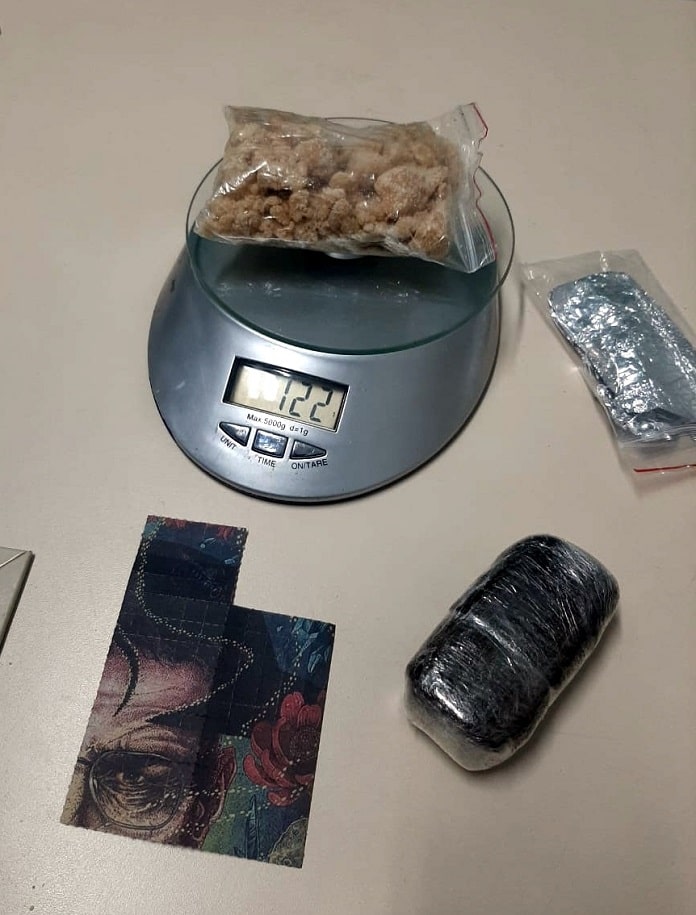 balança com 122 gramas ecstasy apreendidos pela polícia de