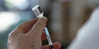 Começa distribuição de vacinas para aplicação em adolescentes e 3ª dose em idosos