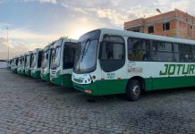ônibus da jotur estacionados em pátio - empresa de transporte coletivo tem pedido de recuperação judicial aceito
