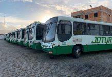 ônibus da jotur estacionados em pátio - empresa de transporte coletivo tem pedido de recuperação judicial aceito