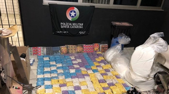 Polícia fecha laboratório e apreende mais de 230 mil comprimidos de entorpecentes Polícia fecha laboratório e apreende mais de 230 mil comprimidos de entorpecentes ecstasy e MDMA