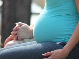 Maternidade que jogou placenta fora terá que indenizar pais em R$ 15 mil Maternidade que jogou placenta fora terá que indenizar pais em R$ 15 mil