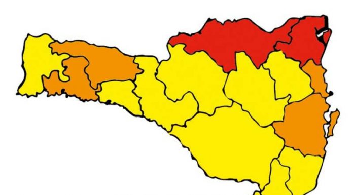 Regiões Nordeste e Planalto Norte de SC classificadas no risco mais alto à Covid