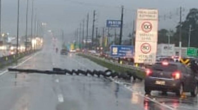 Grande Florianópolis vive caos provocado por bloqueios nas estradas