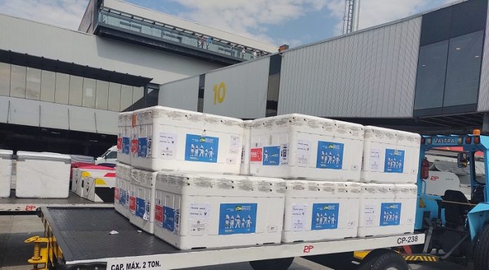 Estado começa a distribuir vacinas contra a Covid-19 para aplicação da dose de reforço nas pessoas com alto grau de imunossupressão