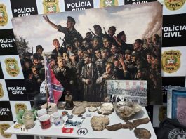 Fábrica e depósito de objetos nazistas é fechada em Timbó pela polícia Local tinha diversas imagens de Hitler e moldes para fabricação de suásticas e munições.