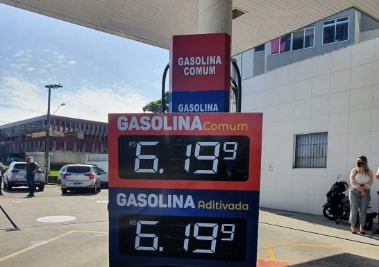 placas com preço da gasolina a R$ 6,19 - Com fim de bloqueios, fiscalização atua para impedir aumento ilegal da gasolina