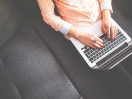 Empregos em SC: Sine tem 8,9 mil vagas e empresas de TI abrem mais 400 oportunidades Techs de SC adiam volta ao trabalho presencial, mesmo com avanço da vacinação