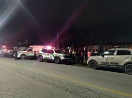 Homem é morto a tiros em campo de futebol no Caminho Novo, em Palhoça viaturas da pm ao lado com campo de futebol no caminho novo em palhoça onde houve o homicídio