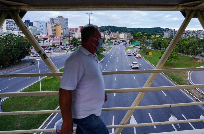 Grande Florianópolis mantém média diária de 1.200 casos ativos de Covid