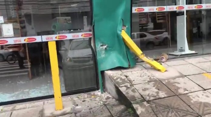 PM é atropelado e arremessado contra parede no Estreito