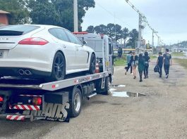 Motorista de Porsche dirige a 174 km/h em Florianópolis Motorista de Porsche dirige a 174 km/h em Florianópolis