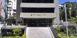 fachada da sede do Tribunal Regional do Trabalho (TRT) da 12ª Região de SC em Florianópolis