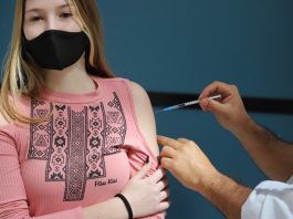 Estado e municípios decidem manter vacinação contra a Covid dos adolescentes de 12 a 17 anos