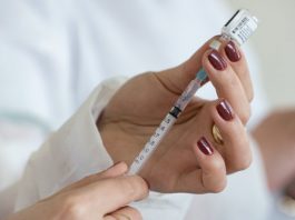 Governo federal libera entrada de turistas não vacinados SC ultrapassa 8 milhões de doses aplicadas contra Covid