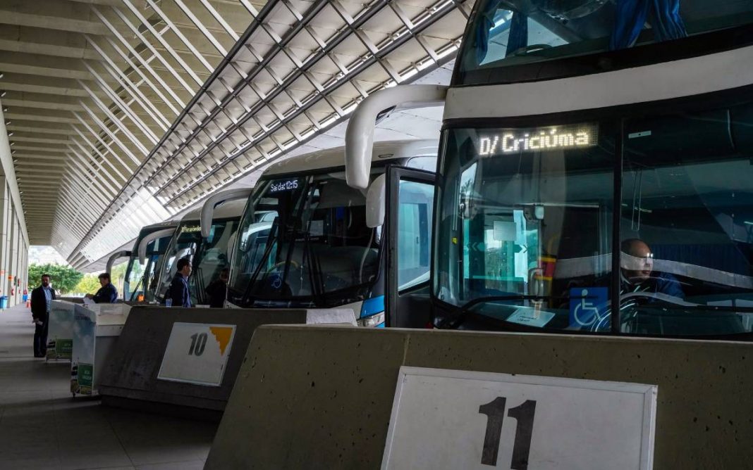 Assinado acordo entre estado e MPSC sobre transporte intermunicipal