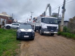 Desligamento de ligações clandestinas no Campeche - Celesc/Divulgação/CSC