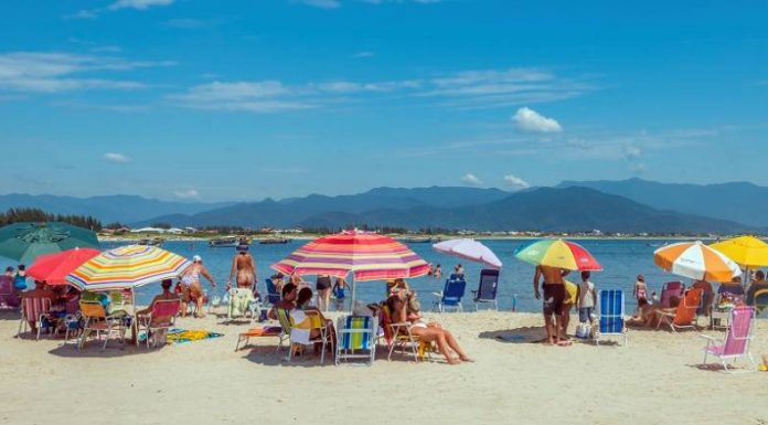 Palhoça instala placas de orientação turística em balneários