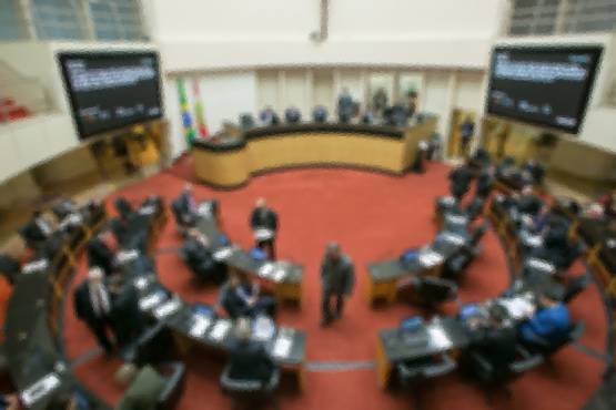 Silenciosamente, deputados da Alesc encaminham suas aposentadorias especiais