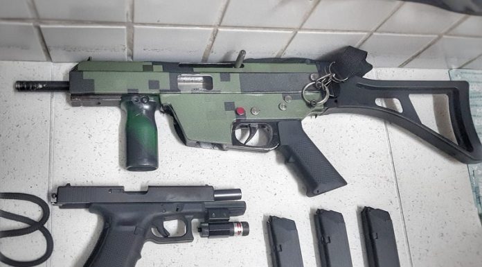 Polícia apreende submetralhadora, arma e drogas nos Ingleses