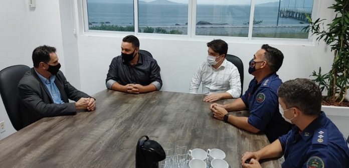 coronel mocellin articula batalhao cbm sao jose coronel mocellin ao lado de constâncio neto e representantes dos bombeiros sobre novo batalhão em são josé