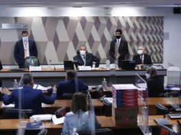 Relatório da CPI da Covid pede 68 indiciamentos, incluindo presidente, filhos e ministros - senadores da cpi em sessão