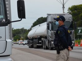 Feriado termina com redução de 20% em acidentes nas rodovias federais em SC Feriado termina com redução de 20% em acidentes nas rodovias federais em SC