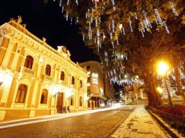 Cabeceira da Ponte Hercílio Luz e a Praça XV de Novembro serão os principais cenários de apresentações na capital